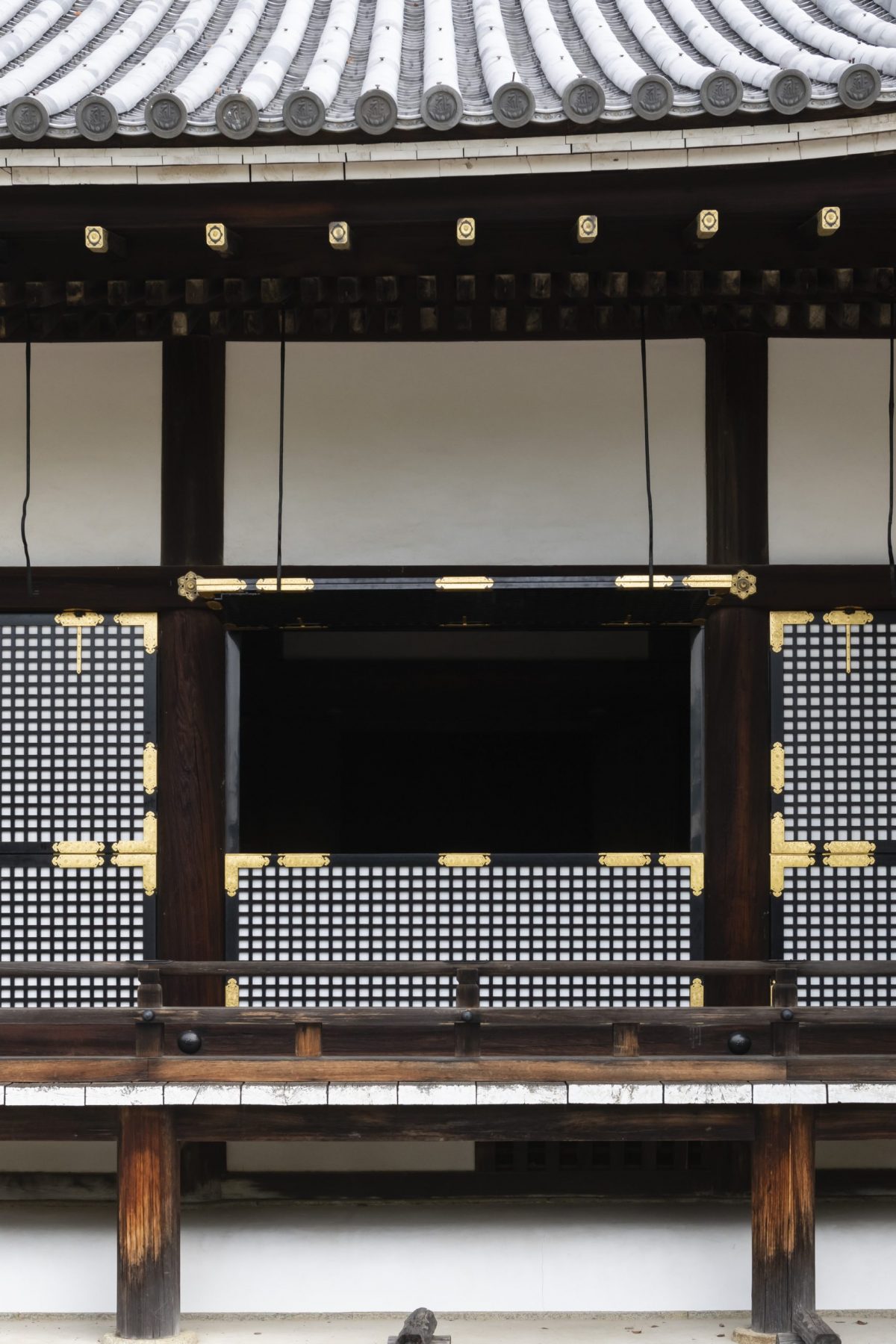 日本のどう　ガラス建築、室生寺他計4点 330px-Murouji,_hondou-3.jpg